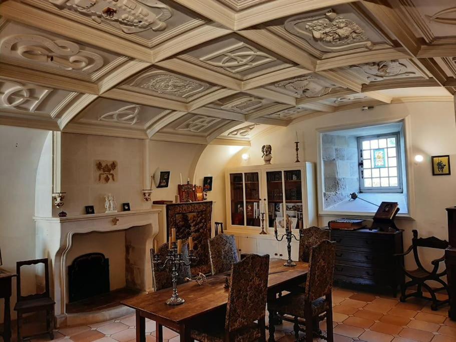 Chateau De Mornay Saint-Pierre-de-l'Isle Eksteriør bilde